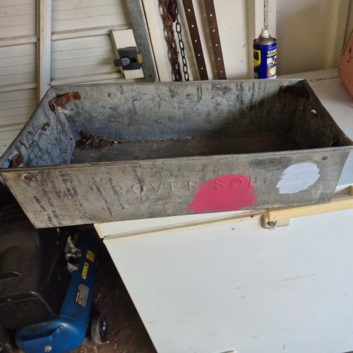 Vintage land rover crate - vintage,