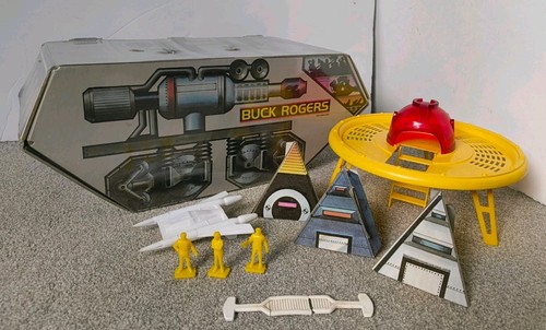Vintage buck rogers land rover - land,